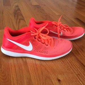 Nike Flex athletic shoes size 8